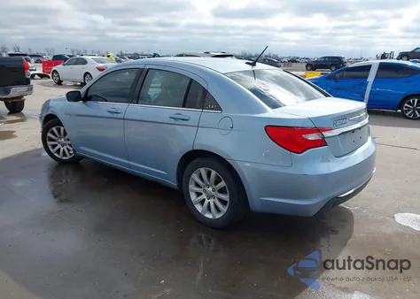 2013 Chrysler 200 Touring z USA, uszkodzony, nr VIN 1C3CCBBB0DN545305
